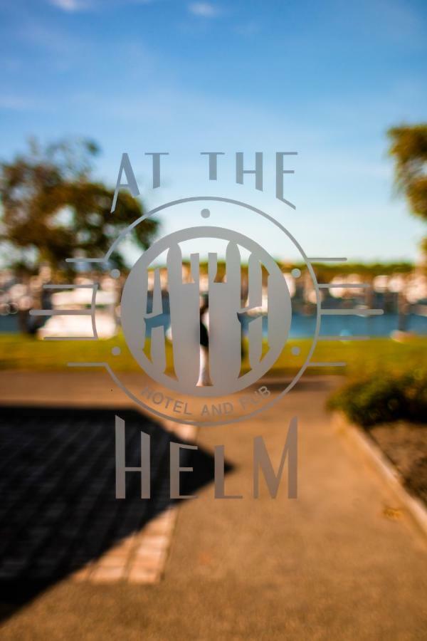 At The Helm Hotel Ilwaco Exterior photo